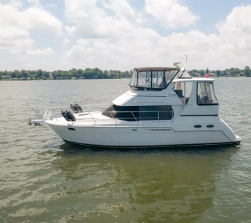 Luxury Yachts for Sale-2002-carver-356-aft-cabin-motor-yacht-power-9471376-20240717113146571-1_XLARGE.webp