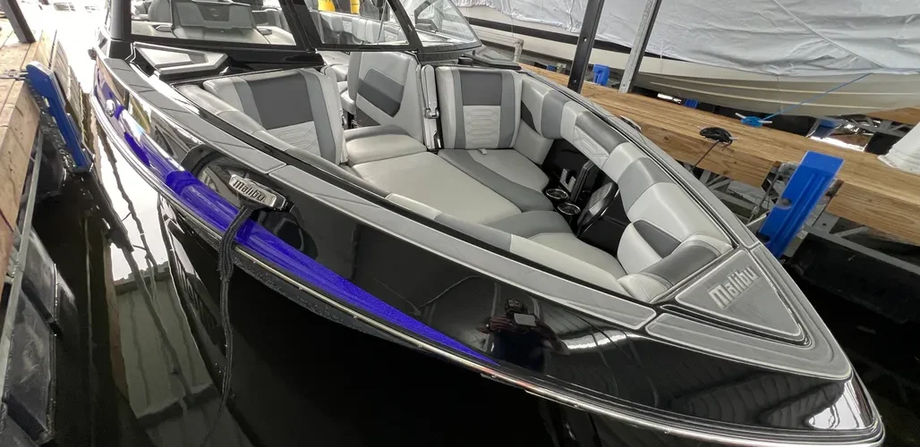 2022-malibu-wakesetter-25-lsv-power-9385190-20240509191506641-1_XLARGE.webp