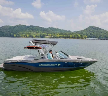 2022-mastercraft-xt23-power-9515750-20240821170156388-1_XLARGE.webp
