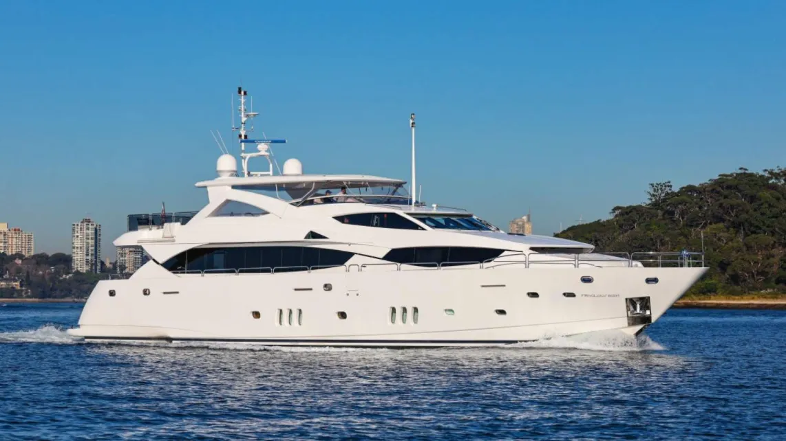 Yacht Yacht